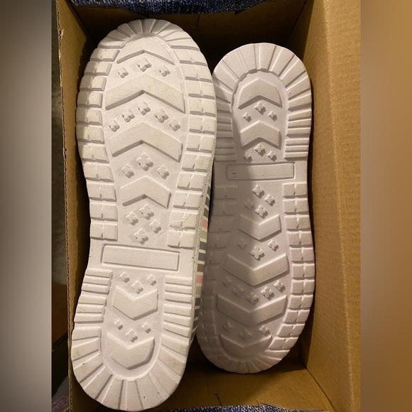 {True Craft} Multi Stripe Chulka Bungee Comfort Sneakers - Picture 4 of 6